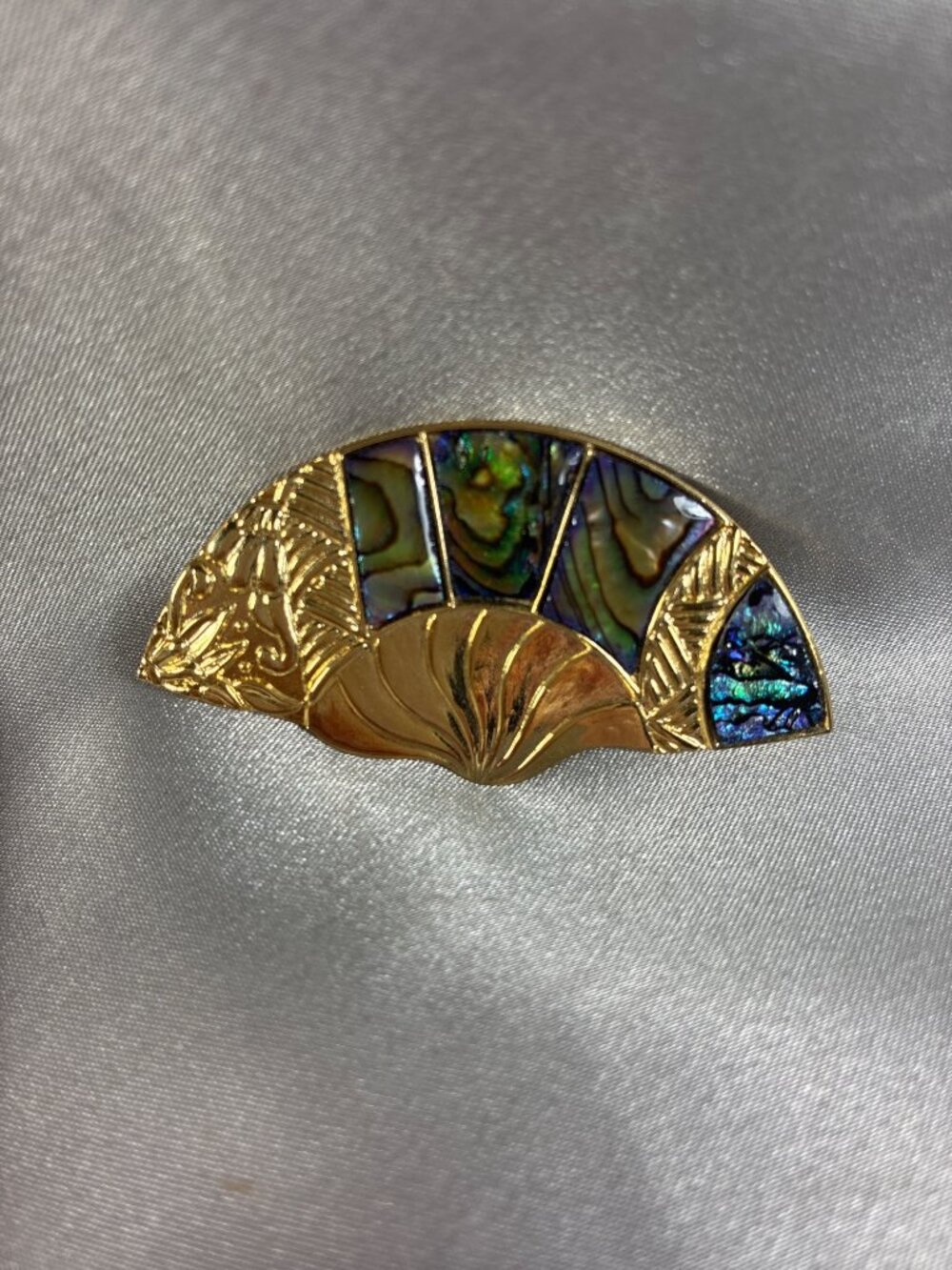 Vintage Don-Lin Abalone Shell Fan Brooch Gold Tone Signed 2.25" - Picture 3 of 9